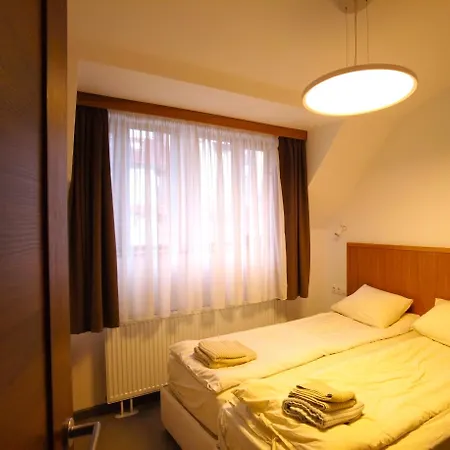 4-bedrooms Luxury Very Close To Lift 반스코
