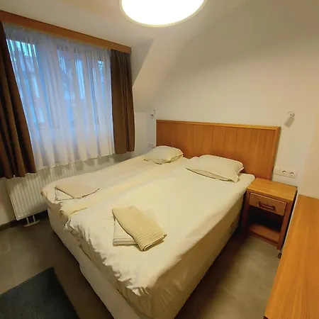 4-bedrooms Luxury Very Close To Lift 아파트