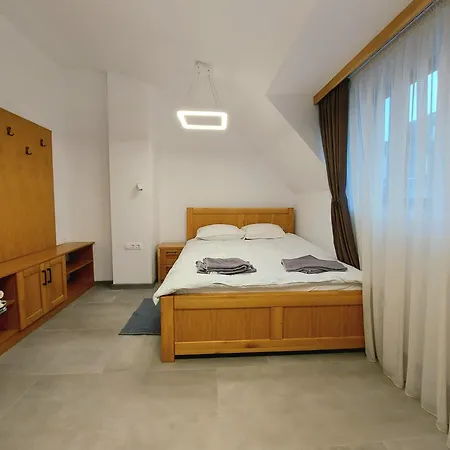 4-bedrooms Luxury Very Close To Lift 아파트 반스코