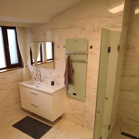 4-bedrooms Luxury Very Close To Lift Daire