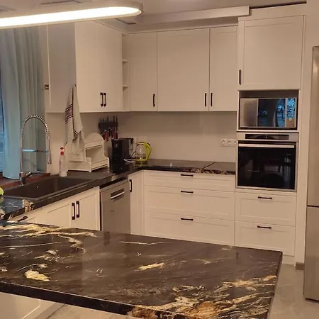 4-bedrooms Luxury Very Close To Lift Daire