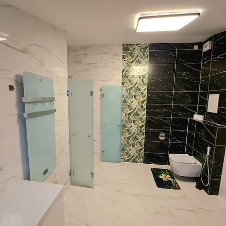 4-bedrooms Luxury Very Close To Lift *