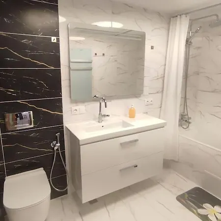 4-bedrooms Luxury Very Close To Lift Daire *