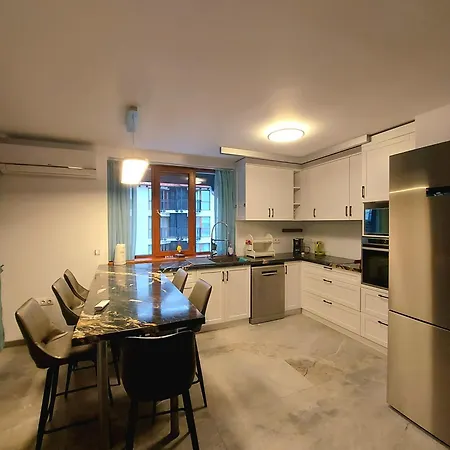 4-bedrooms Luxury Very Close To Lift Daire