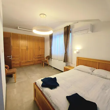 4-bedrooms Luxury Very Close To Lift