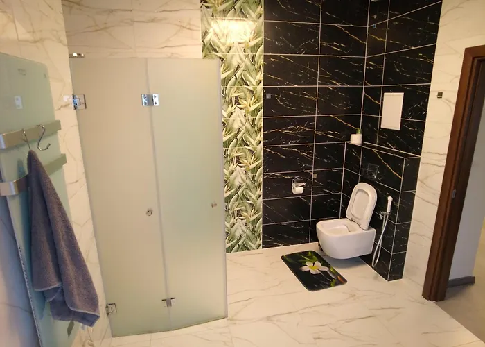 4-bedrooms Luxury Very Close To Lift Апартамент *