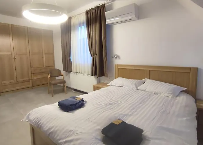 4-bedrooms Luxury Very Close To Lift * Банско