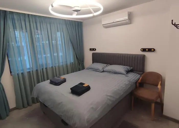 4-bedrooms Luxury Very Close To Lift Апартамент *