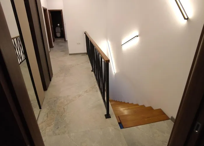 4-bedrooms Luxury Very Close To Lift Апартамент Банско