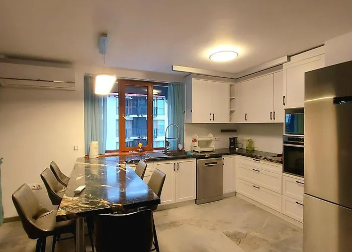 4-bedrooms Luxury Very Close To Lift Апартамент