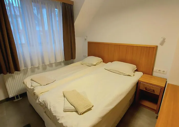 4-bedrooms Luxury Very Close To Lift Апартамент