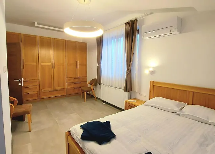 4-bedrooms Luxury Very Close To Lift